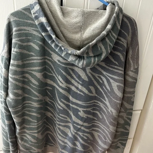 EUC 7 SEVEN Blue and Gray Women's Hoodie Sweater Zebra Print Long Sleeves Comfy! - Picture 6 of 11